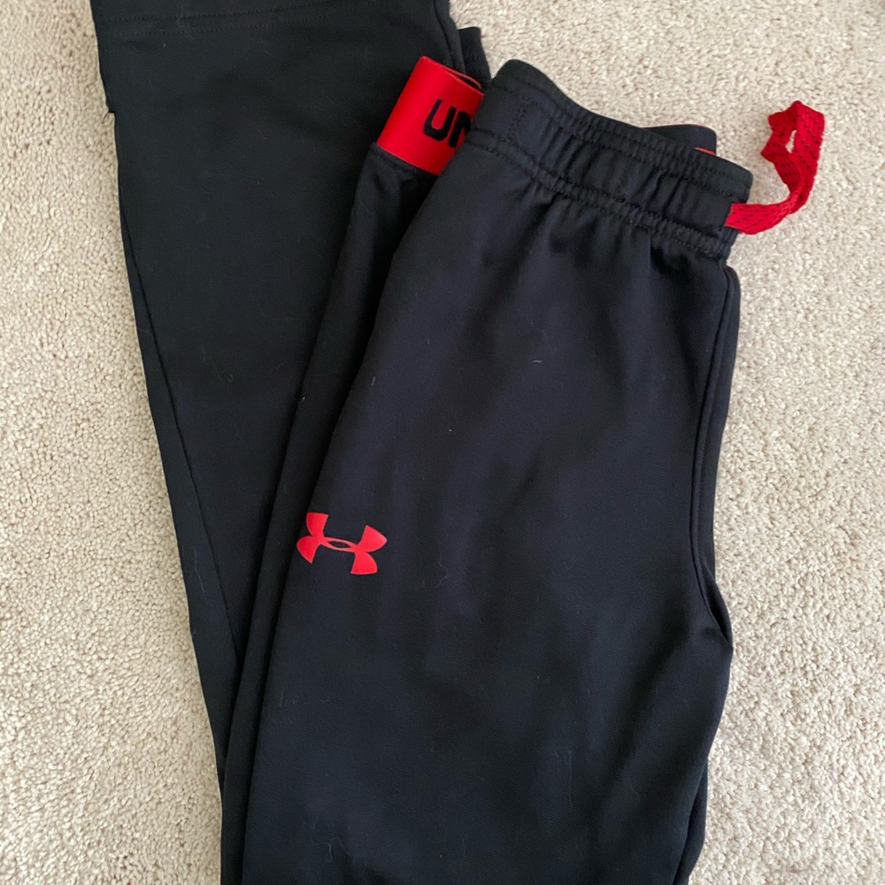 NWOT Under Armour Slim Fit Pant YM